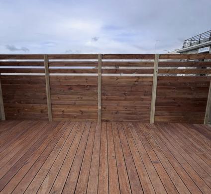 CREATION ET INSTALLATION DE BRISE-VUES AU RESTAURANT 