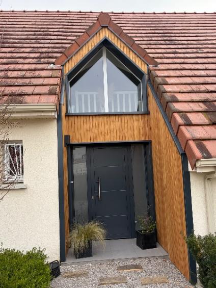 HABILLAGE EN BARDAGE D'UNE BELLE ENTREE DE MAISON A WABEN (62180)