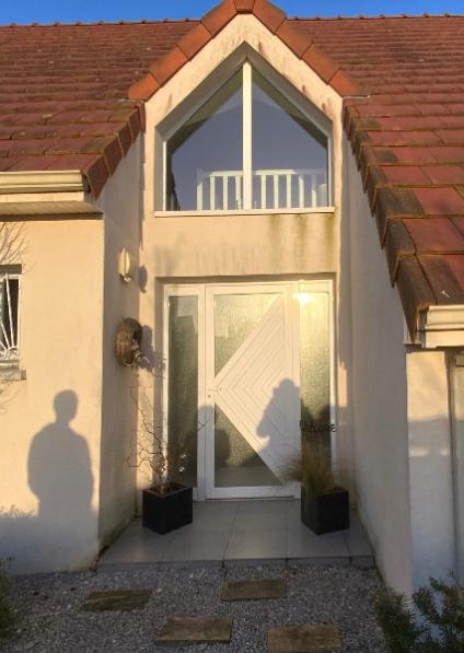 HABILLAGE EN BARDAGE D'UNE BELLE ENTREE DE MAISON A WABEN (62180)