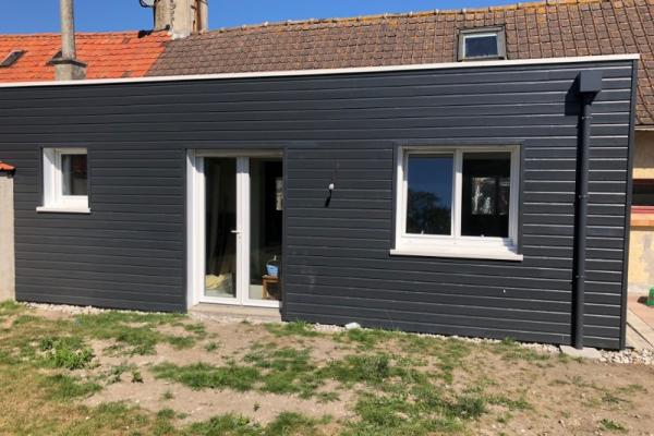 EXTENSION D'UNE MAISON EN OSSATURE BOIS AVEC BARDAGE SILVERWOOD A WABEN (62180)