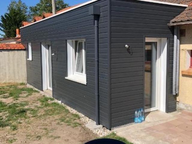 EXTENSION D'UNE MAISON EN OSSATURE BOIS AVEC BARDAGE SILVERWOOD A WABEN (62180)